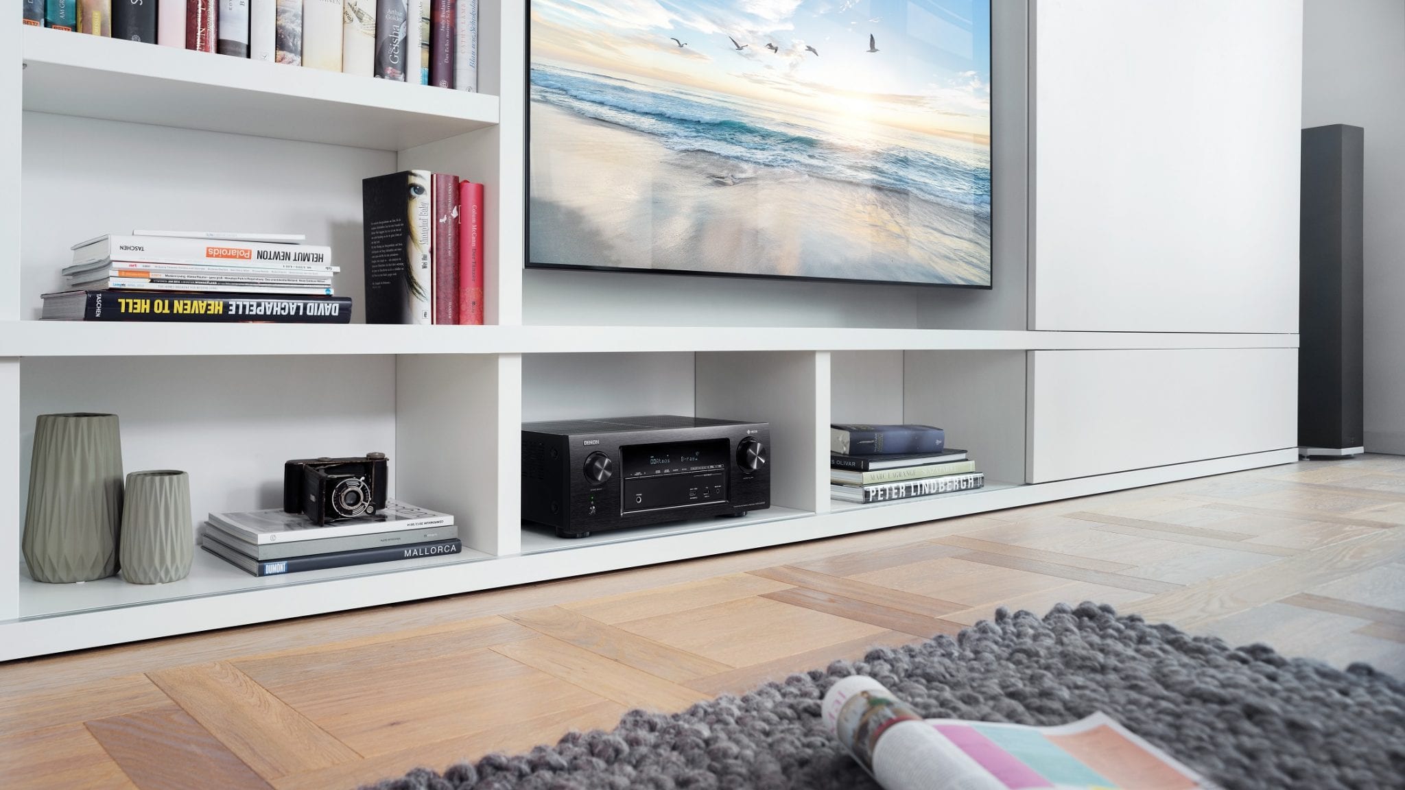 Denon AVR-X2400H zwart - lifestyle - AV Receiver