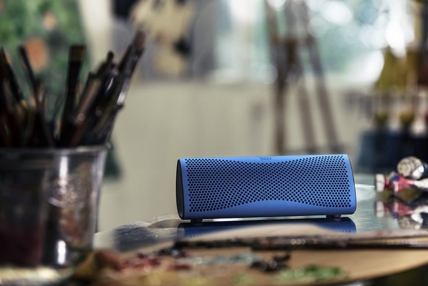KEF MUO neptune blue - lifestyle - Bluetooth speaker