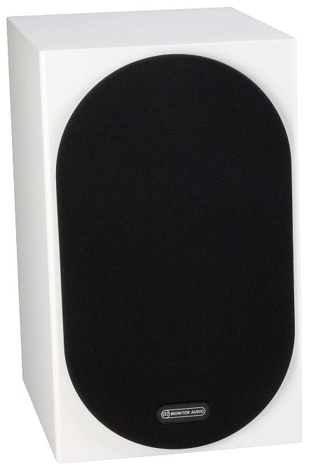 Monitor Audio Silver 100 6G wit satijn - frontaanzicht met grill - Boekenplank speaker
