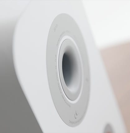 Q Acoustics 3020i wit - detail - Boekenplank speaker