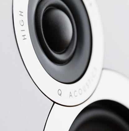 Q Acoustics 3020i wit - detail - Boekenplank speaker