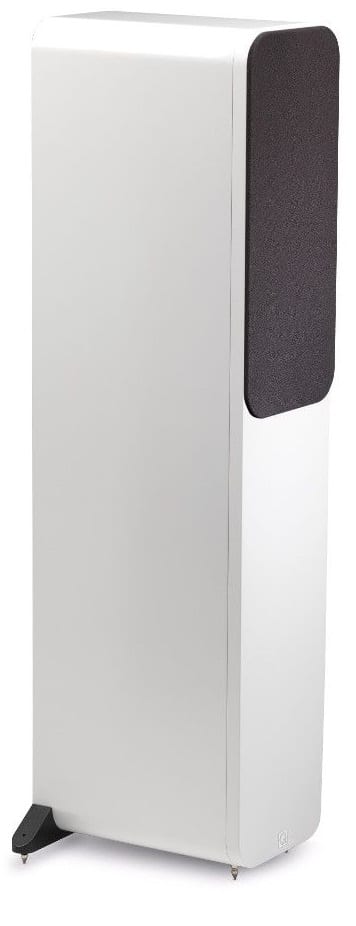 Q Acoustics 3050 wit hoogglans - zij frontaanzicht met grill - Zuilspeaker