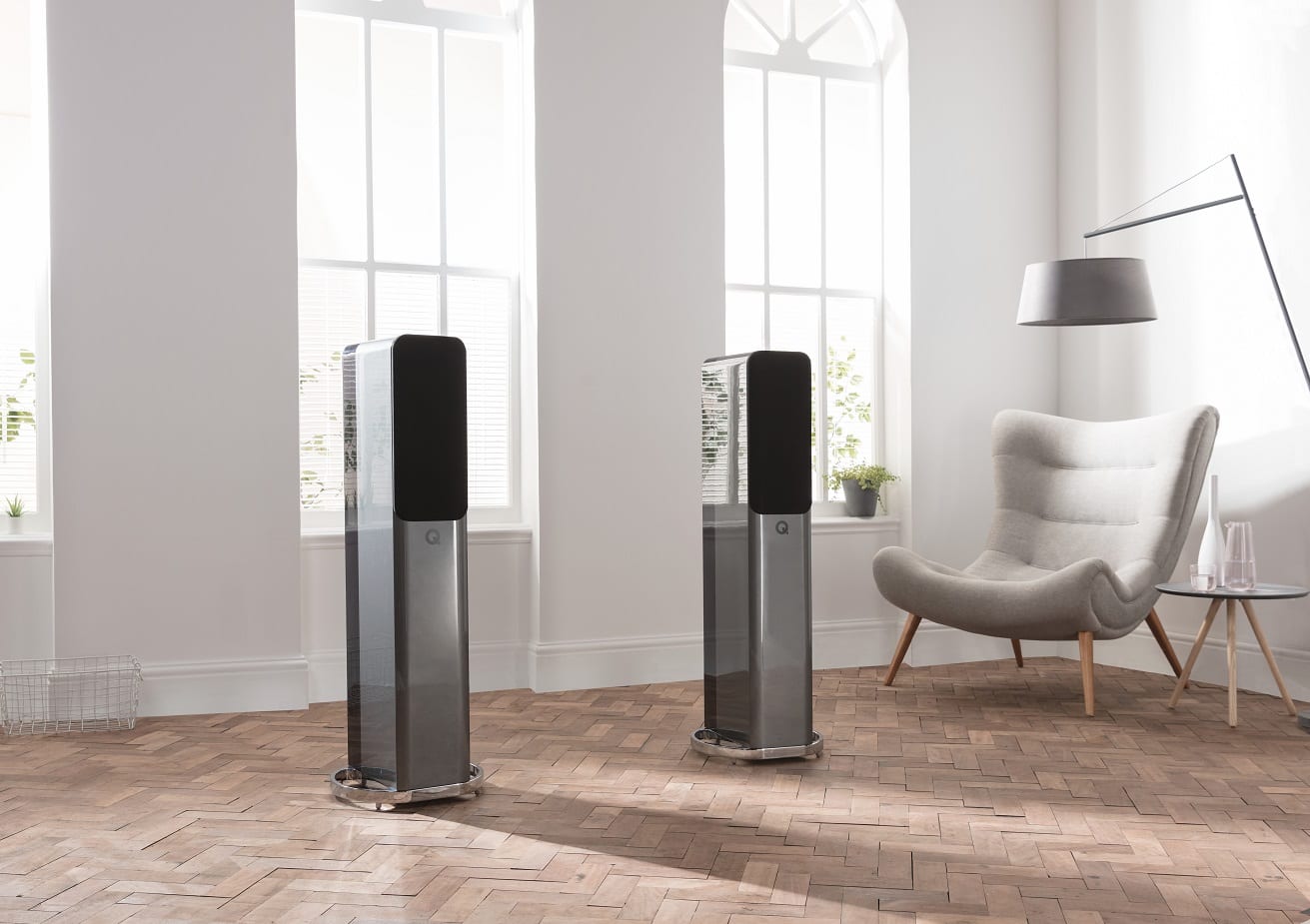 Q Acoustics Concept 500 zilver - lifestyle - Zuilspeaker