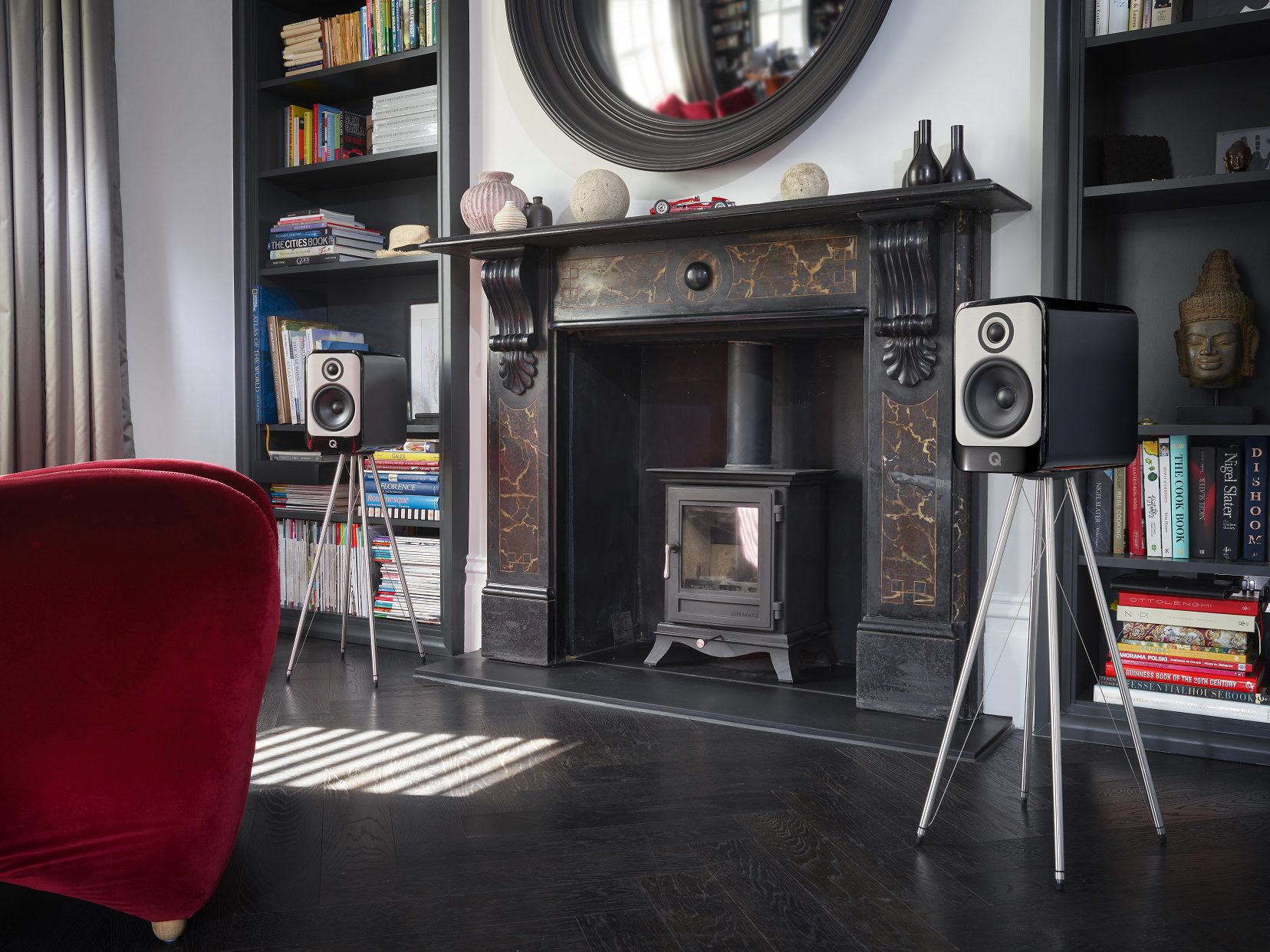 Q Acoustics Concept 30 zwart hoogglans - lifestyle - Boekenplank speaker