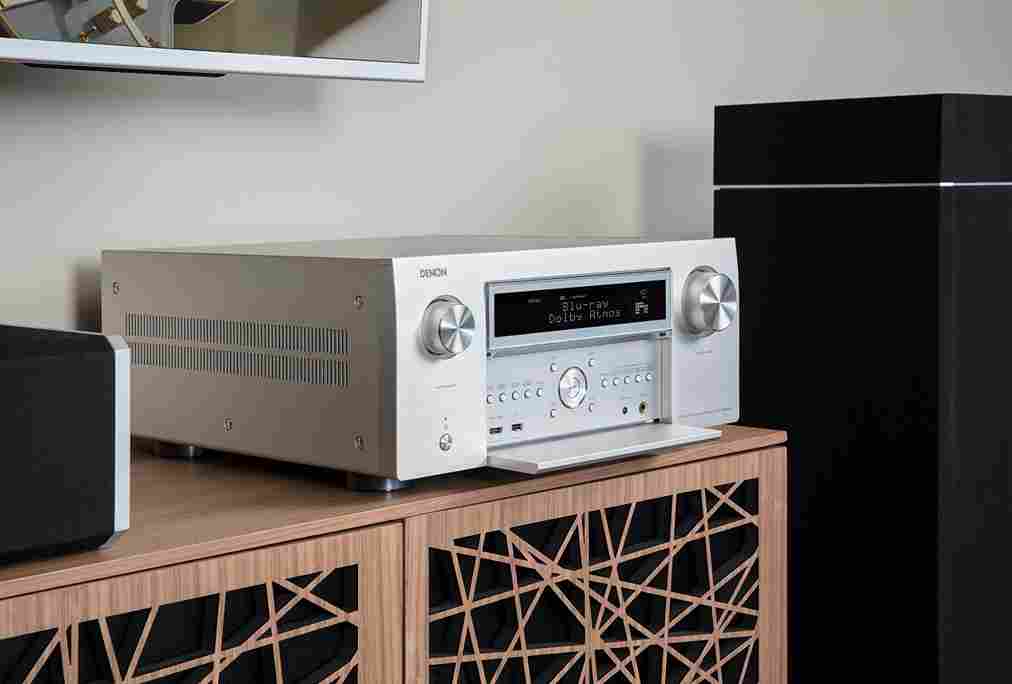 Denon AVC-X8500H zilver - lifestyle - AV Receiver