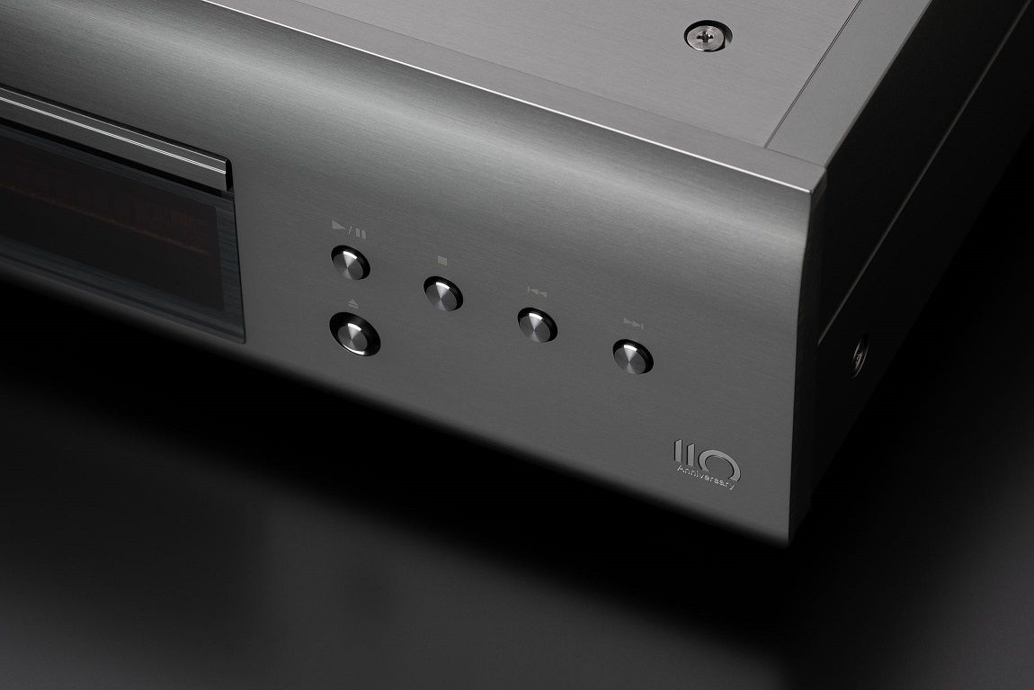 Denon DCD-A110 silver graphite - detail - CD speler