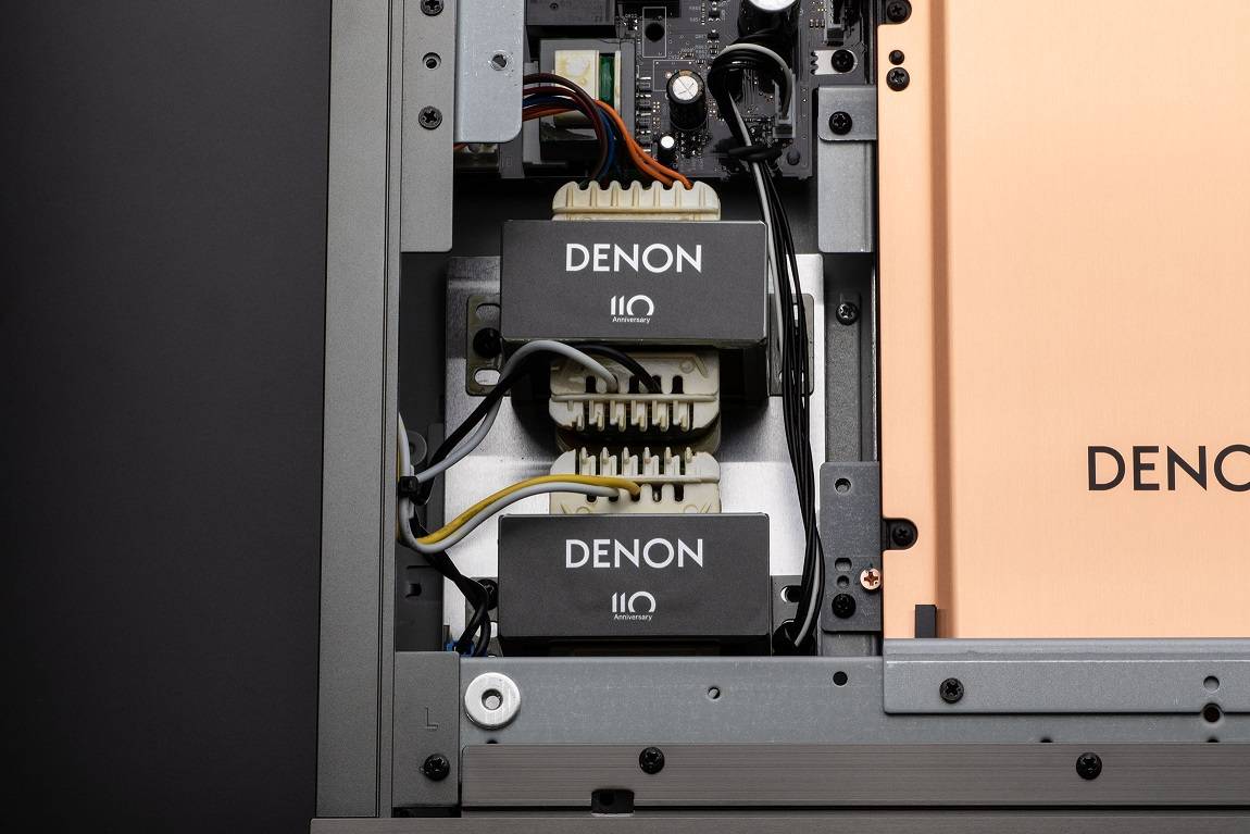Denon DCD-A110 silver graphite - detail - CD speler