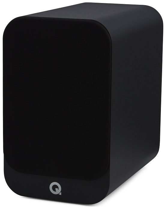Q Acoustics 3030i zwart - zij frontaanzicht met grill - Boekenplank speaker