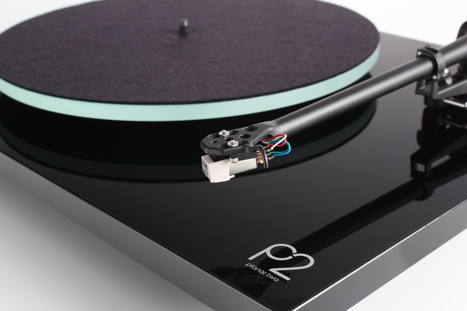 Rega Planar 2 Elys2 zwart hoogglans - detail - Platenspeler