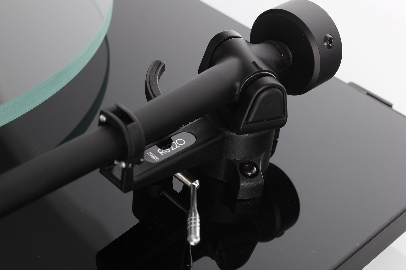 Rega Planar 2 Elys2 zwart hoogglans - detail - Platenspeler