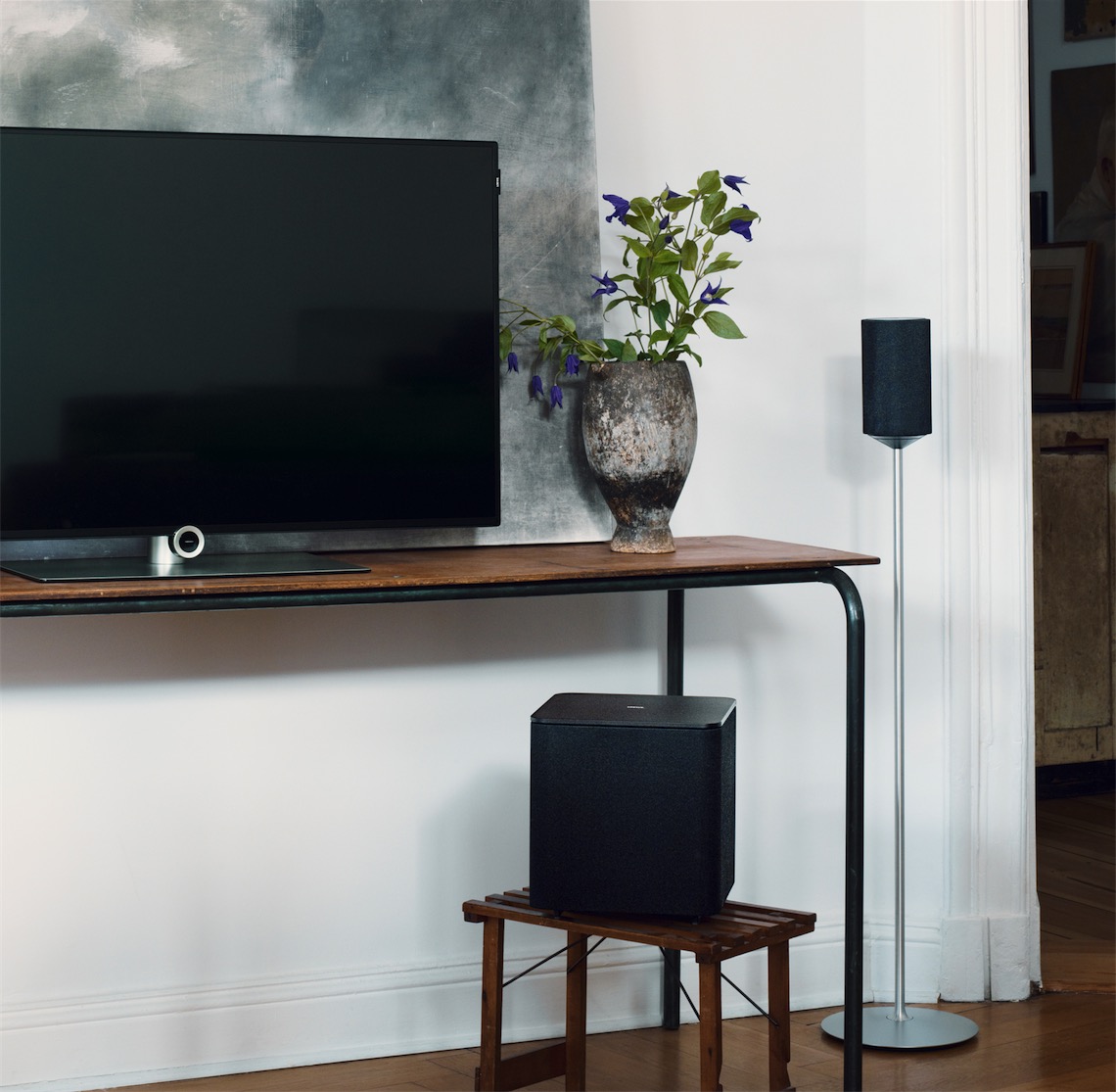 Loewe FloorStand Klang 1 zilver - lifestyle - Speaker standaard