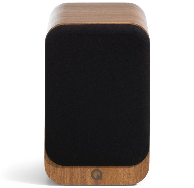 Q Acoustics 3030c eiken - frontaanzicht met grill - Boekenplank speaker