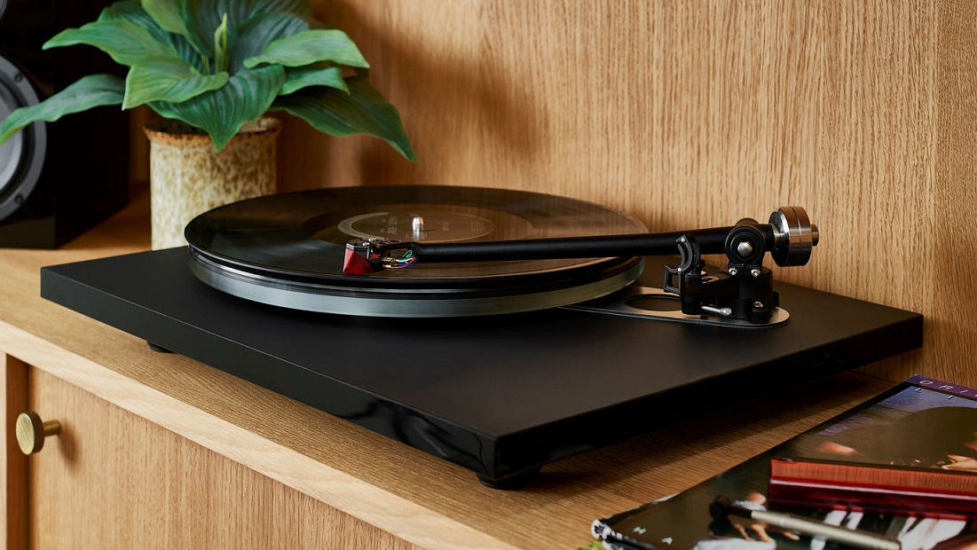 Ortofon 2MR Red - lifestyle - Platenspeler element