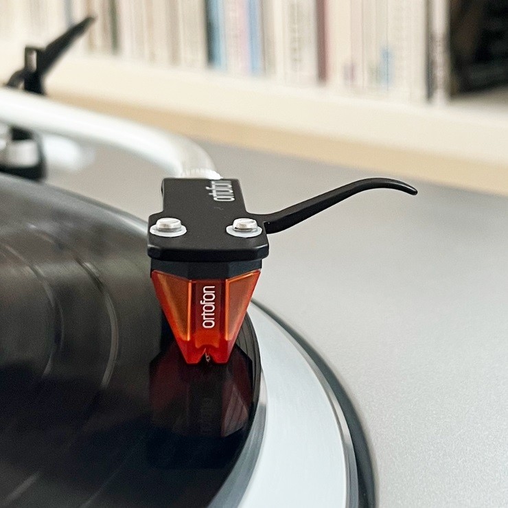 Ortofon 2M Bronze - lifestyle - Platenspeler element