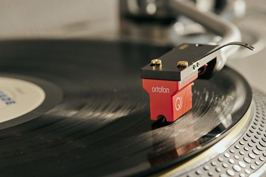 Ortofon MC Quintet Red - lifestyle - Platenspeler element