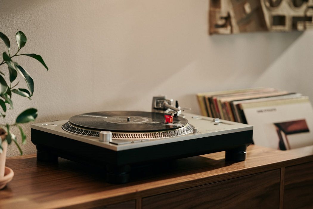 Ortofon MC Quintet Red - lifestyle - Platenspeler element