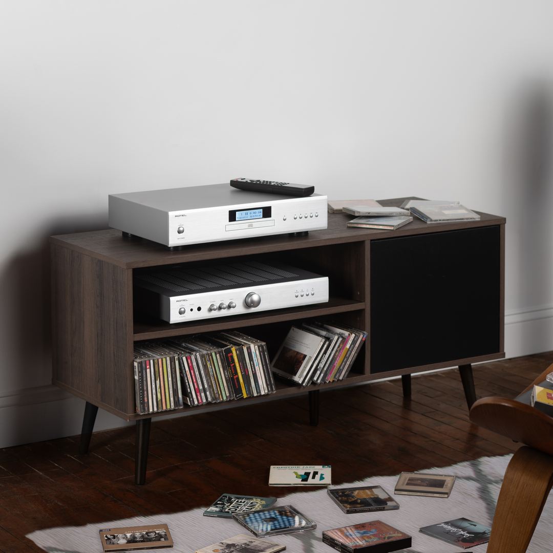 Rotel A-10 mkII zilver - lifestyle - Stereo versterker