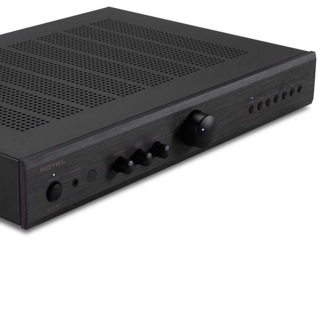 Rotel A-11 mkII zwart - zij frontaanzicht - Stereo versterker