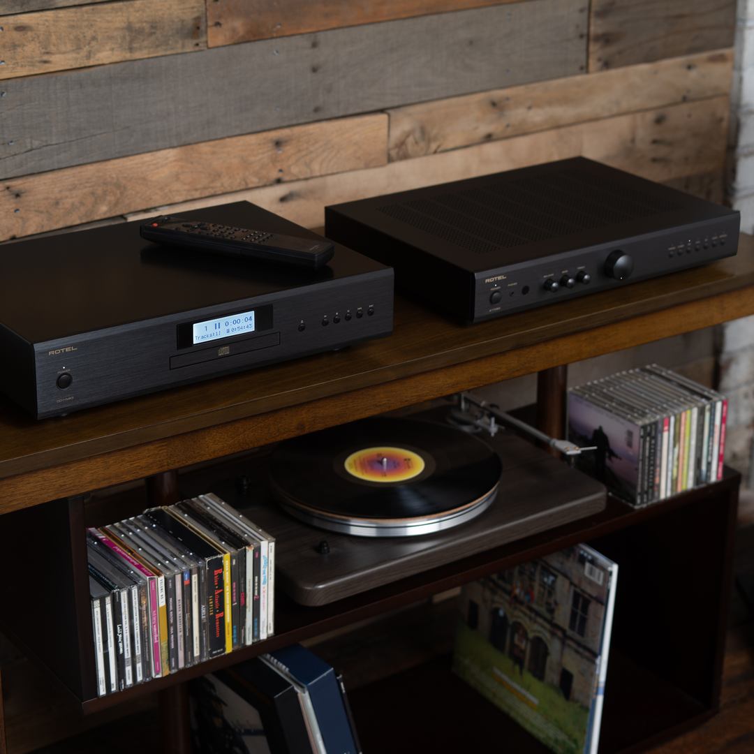 Rotel A-11 mkII zwart - lifestyle - Stereo versterker
