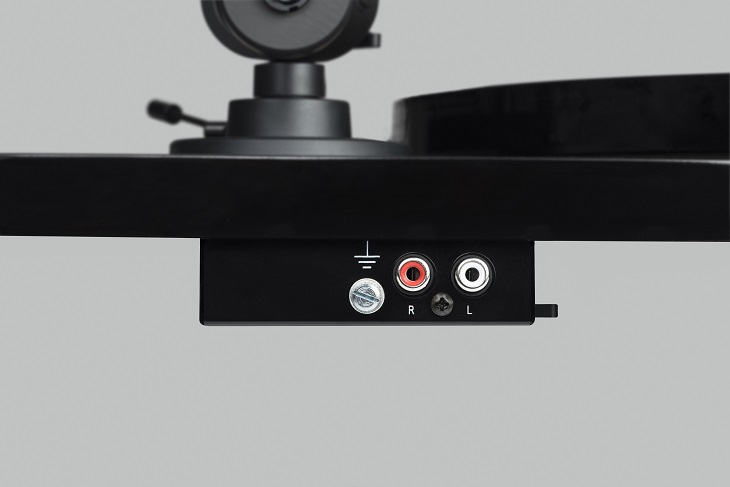 Pro-Ject E1 phono (AT3600L) walnoot - achterkant - Platenspeler