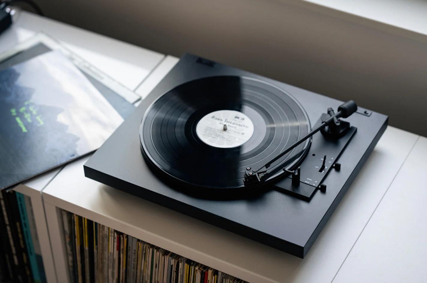 Pro-Ject Automat A1.2 zwart - lifestyle - Platenspeler
