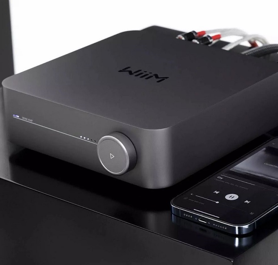 WiiM Amp space grey - lifestyle - Stereo receiver