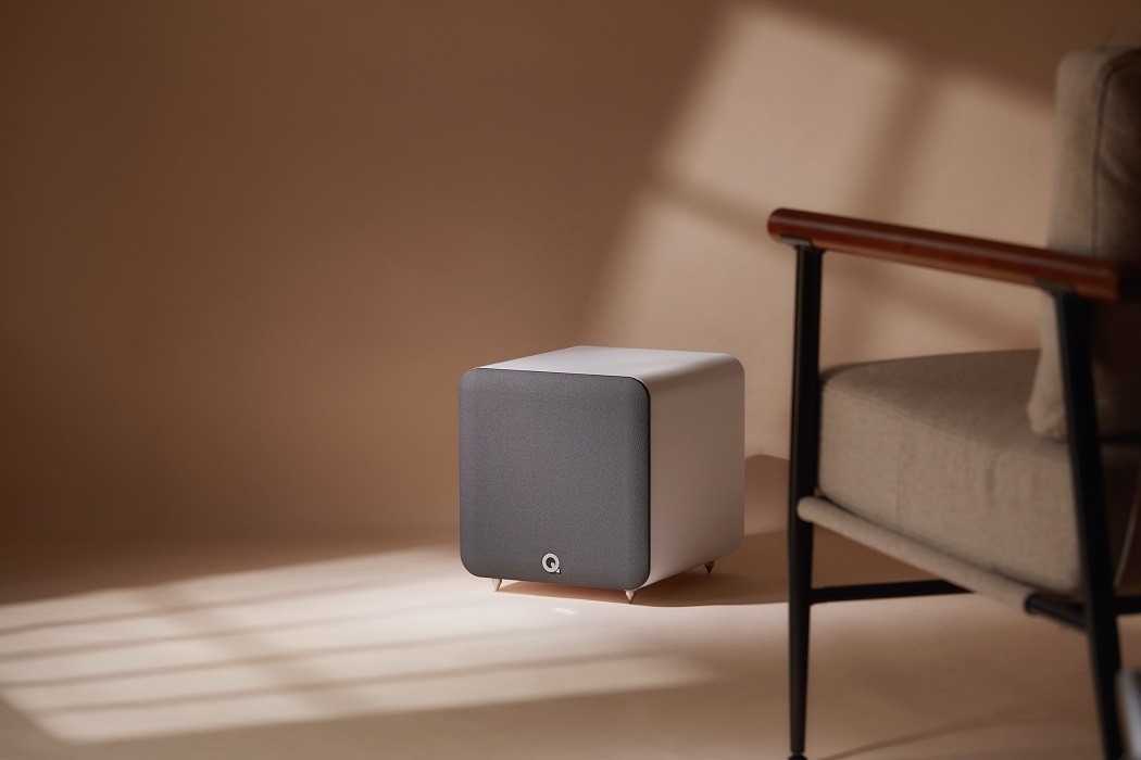 Q Acoustics Q SUB80 wit satijn - lifestyle - Subwoofer