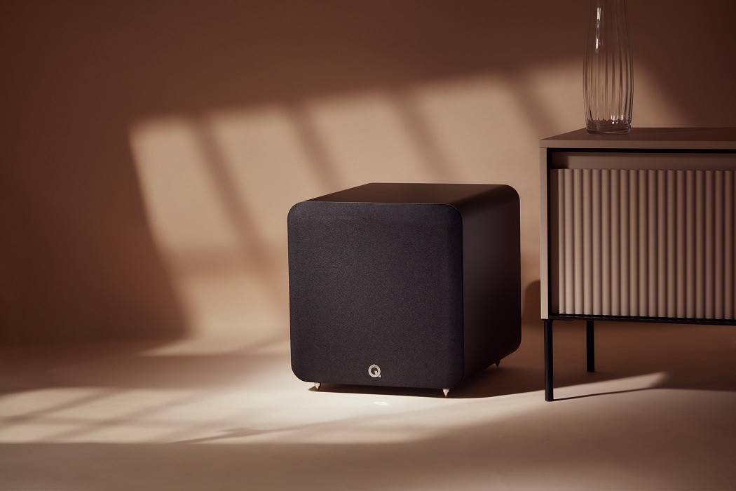 Q Acoustics Q SUB120 zwart satijn - lifestyle - Subwoofer