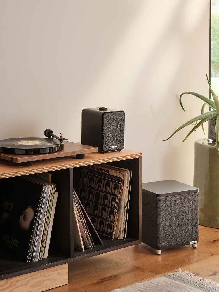 Ruark Audio MR1 mk3 charcoal - lifestyle - Bluetooth speaker