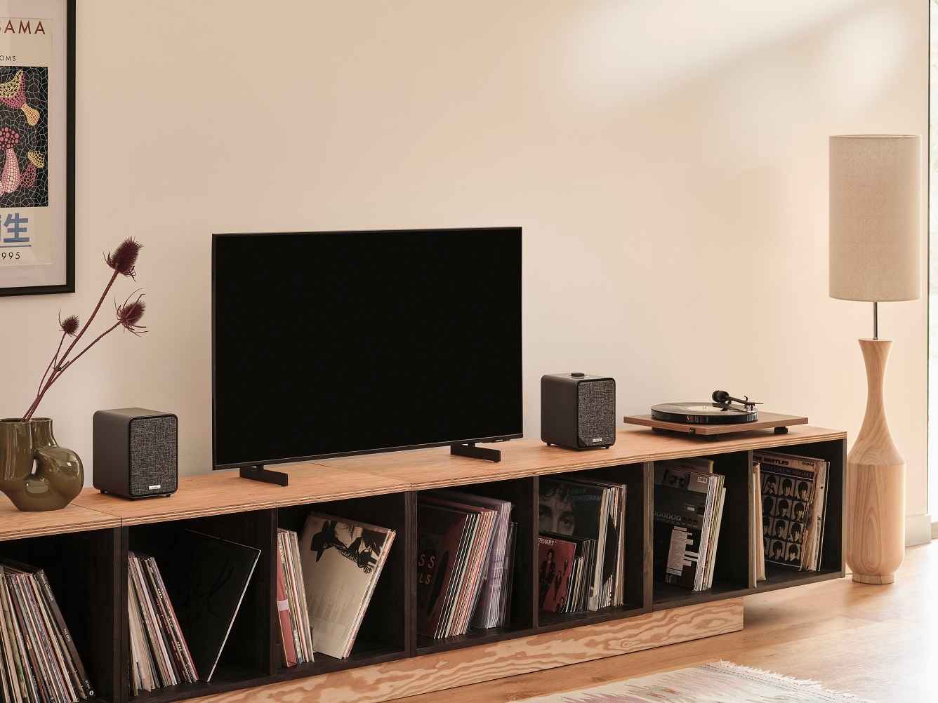 Ruark Audio MR1 mk3 charcoal - lifestyle - Bluetooth speaker