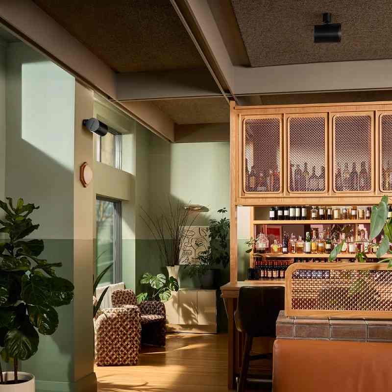 Sonos Era 100 Pro (set) zwart - lifestyle - Wifi speaker