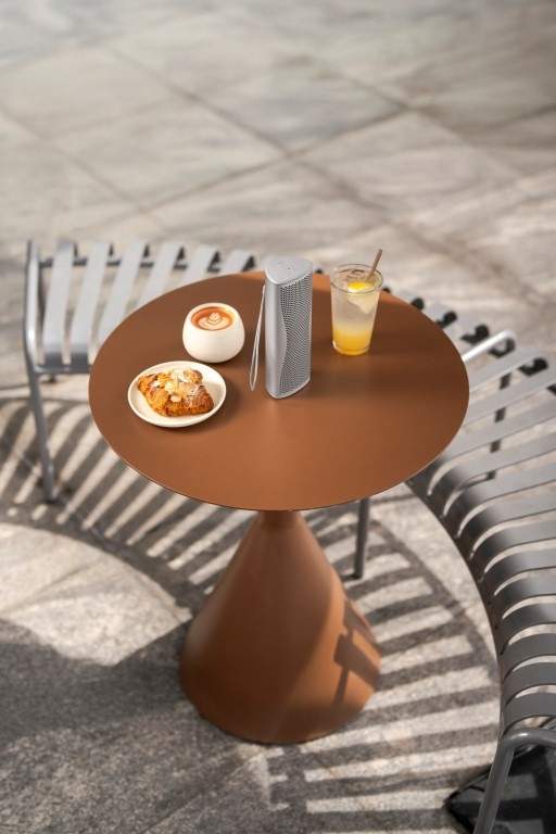 KEF Muo silver dusk - lifestyle - Bluetooth speaker