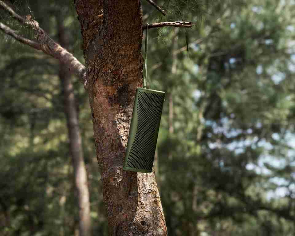 KEF Muo moss green - lifestyle - Bluetooth speaker