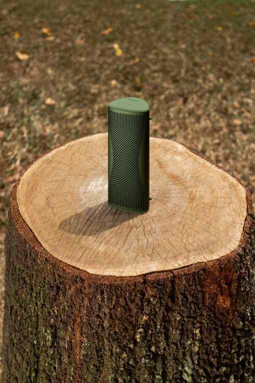 KEF Muo moss green - lifestyle - Bluetooth speaker