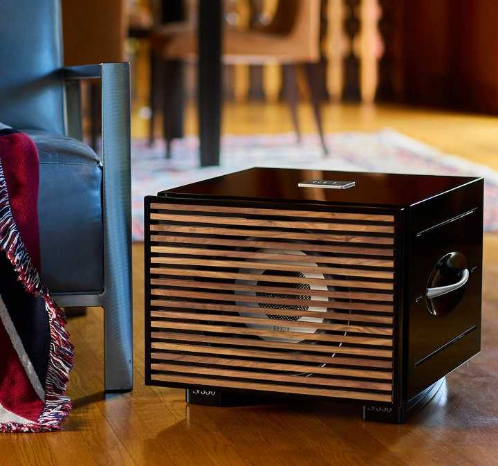 REL S/550 Wood grill zwart - lifestyle - Speaker accessoire
