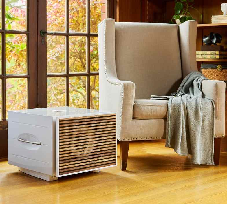 REL S/550 Wood grill wit - lifestyle - Speaker accessoire