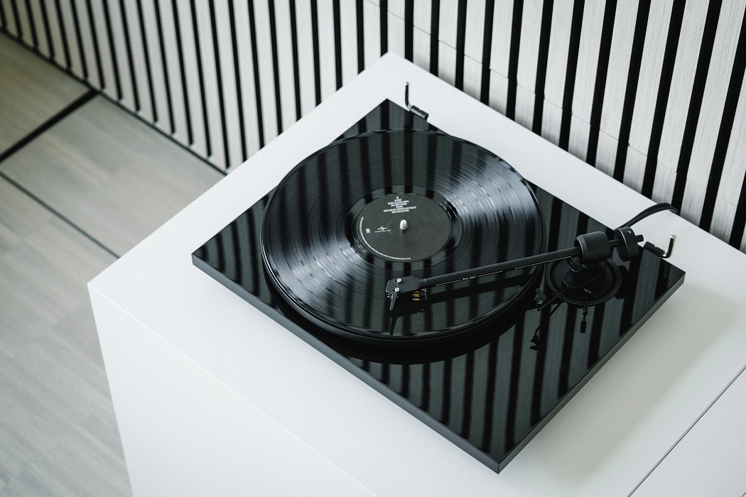Pro-Ject E1.2 zwart hoogglans - Platenspeler