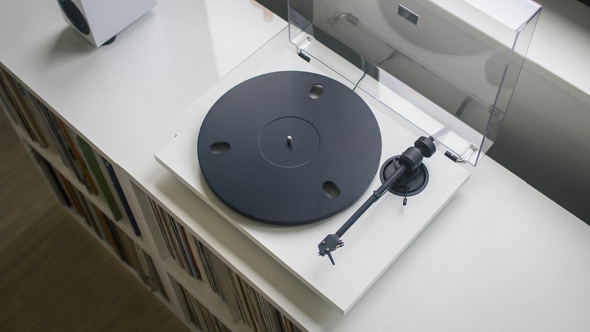 Pro-Ject E1.2 wit satijn - Platenspeler