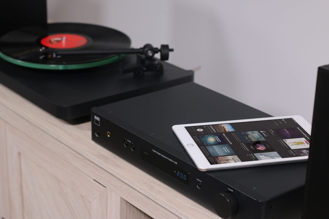 NAD C 338 graphite - lifestyle - Stereo versterker