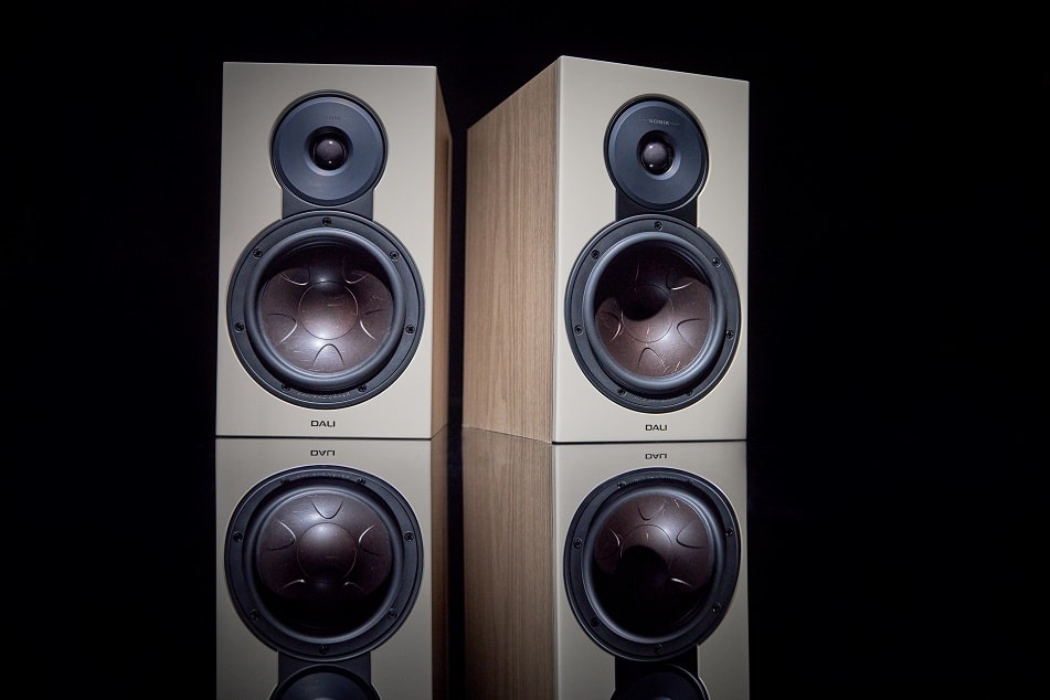 Dali Sonik 3 walnoot - beauty - Boekenplank speaker