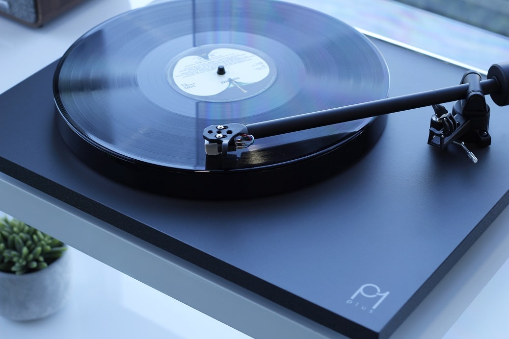 Rega Planar 1 Plus zwart mat - Platenspeler