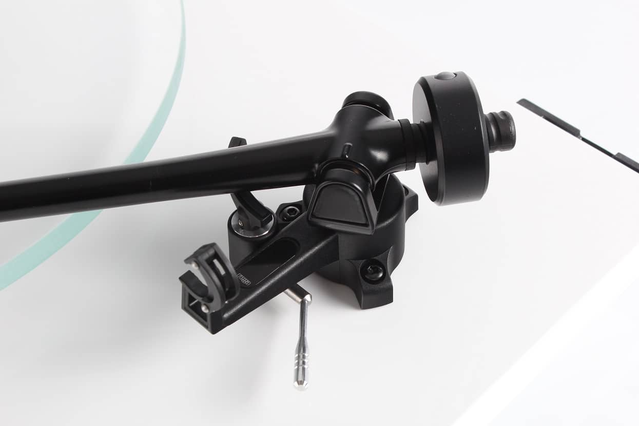 Rega Planar 2 Carbon wit hooglans - Platenspeler