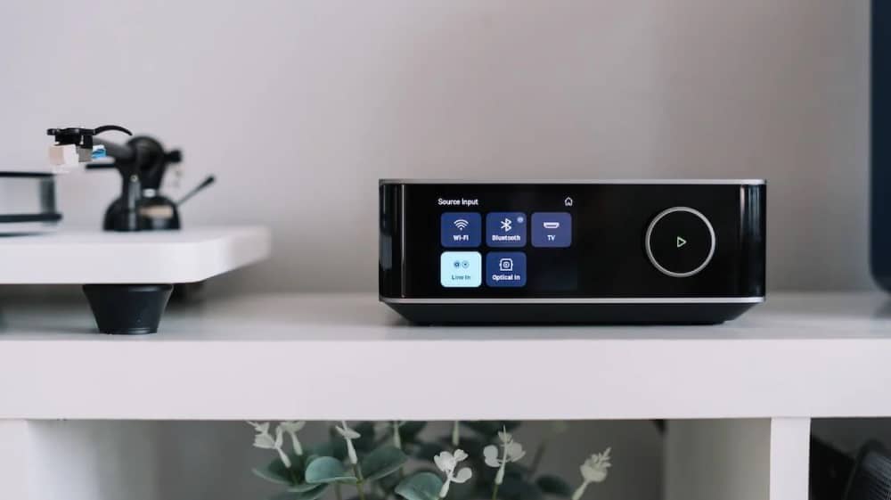 WiiM Amp Ultra space grey - lifestyle - Stereo receiver